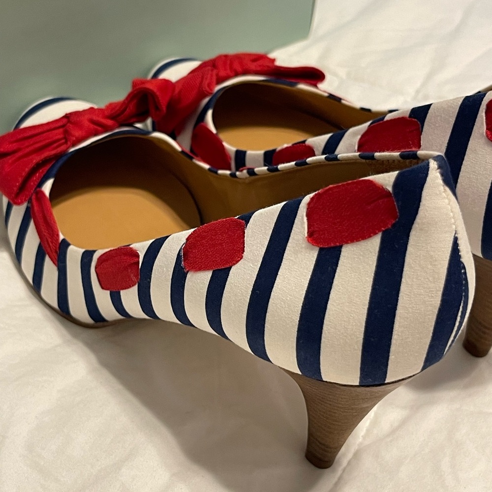 Brand new in box, never worn Gianni Bini pumps